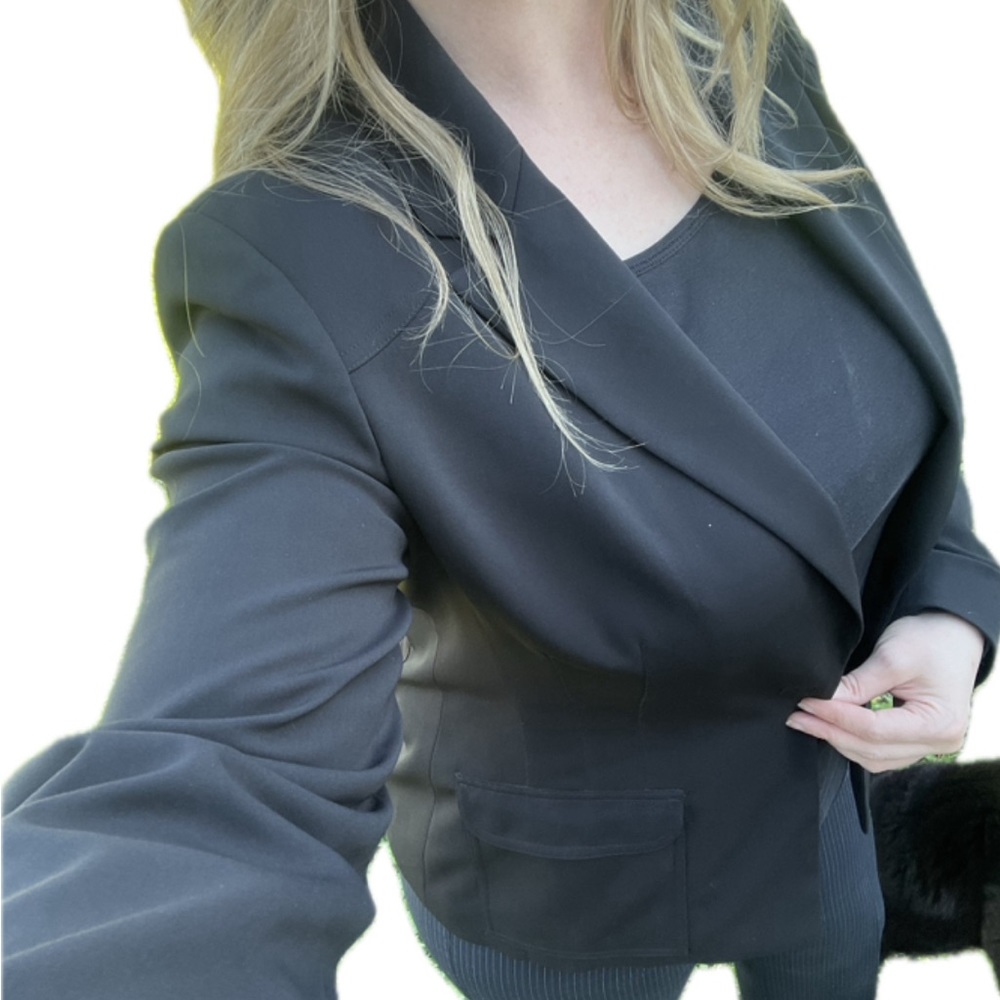 Size 10‎ black blazer with shoulder pads women’s. Preowned GUC